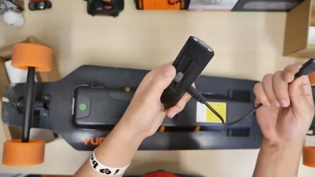 Sporty & Lazy at the same time! - Yuneec E-Go Showcase смотреть онлайн