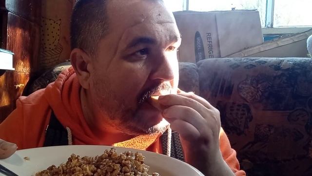 Обжор с котом - гречка со свининой смотреть онлайн