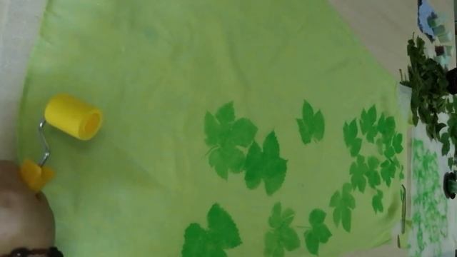 Декорируем одежду живыми листьями. Рисунок на одежде своими руками. смотреть онлайн