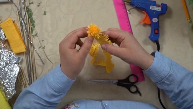 Цветы из гофрированной бумаги - онлайн-урок | Московское долголетие