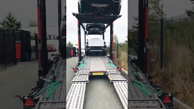 VW ID.5 Unloading Off Transporter смотреть онлайн