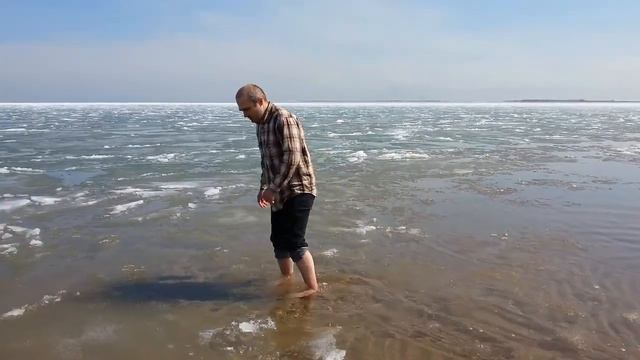 Смелый эксперимент. Самый простой способ начать закаляться. смотреть онлайн