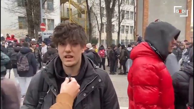 Studenti del Bernardi di Padova in sciopero: "Vogliamo il ritorno del paninaro all'intervallo" смотреть онлайн