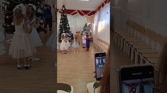 Новогодний утренник в детском саду 2021-2022.Сашуне 3,5 лет. смотреть онлайн