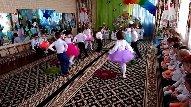 Танец с большими цветами смотреть онлайн