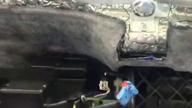 Не лишним посчитали обесшумить и моторный щит со стороны салона в Лада Гранта