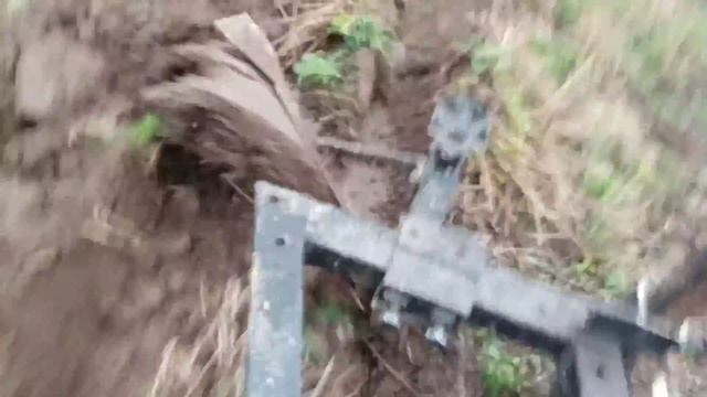 Вспашка стерні. Однокорпусним плугом. Файтер Т15. смотреть онлайн