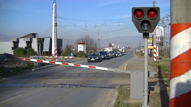 Spoorwegovergang Petrich (Петрич) (BG) // Railroad crossing // Железопътен прелез смотреть онлайн