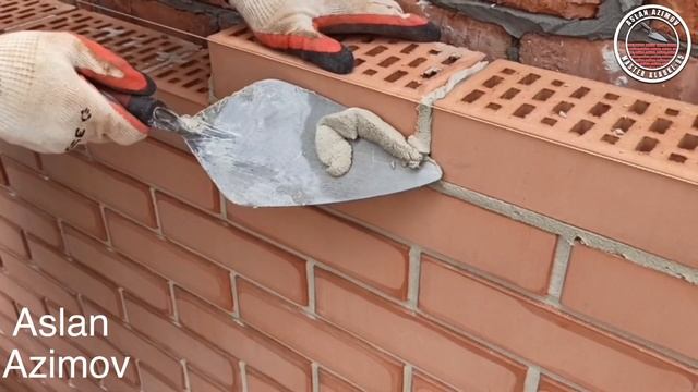 Кирпичная кладка на белый шов.Brickwork on a white seam смотреть онлайн