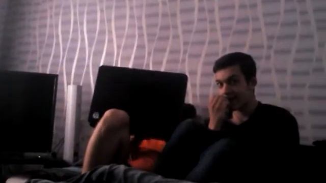 Чёрный негр целует пальцы смотреть онлайн