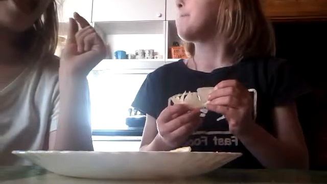 Мы кушаем кислые лимоны с сахаром смотреть онлайн