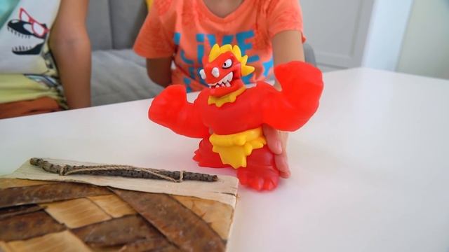 Игрушки Герои Гуджитсу Боевые челюсти VS Водная атака? смотреть онлайн