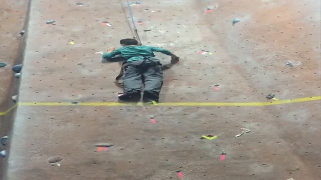 Braydon Angie 9yrs old @ Main Event Indoor Rock Climbing Advanced Level 6-1 смотреть онлайн