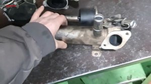 Как правильно удалять заслонку радиатора EGR, Volkswagen Caddy 1 9D, engine BJB