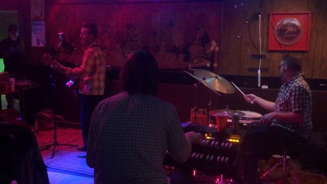 SOUL SEARCHERS with Chris Isaak’s: WICKED GAME at The Greenwood Lounge in Des Moines, IA on 4/14/22 смотреть онлайн