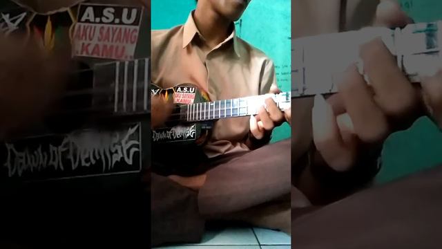 Skil gitar seorang pelajar SMA DARUS SHOLAH смотреть онлайн