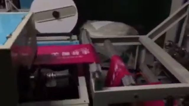 Машина для изготовления нетканых пакетов Модель: HBL-DC700 смотреть онлайн