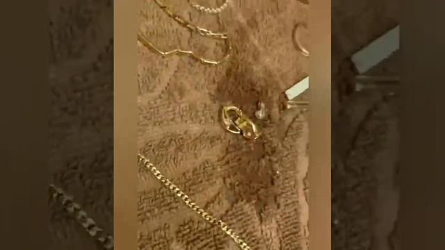 Очень часто спрашивают, можно ли чистить гранулами драгоценные изделия из золота и серебра… смотреть онлайн