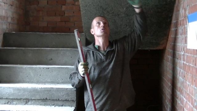 Бетонная лестница ( черновая = два марша + площадка) с опалубкой из остатков леса. День 5 . смотреть онлайн