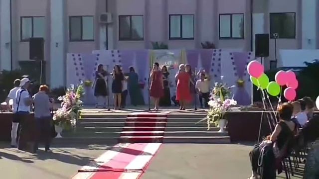 Красивая песня выпускникам от родителей