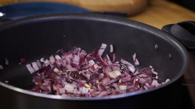 «Утренний канал»: готовим томатный суп и тосты с моцареллой смотреть онлайн