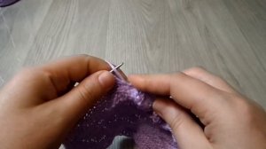 Геометрический узор из лицевых и изнаночных петель. Вязание спицами.