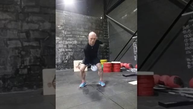 Рывок гири 40кг: 51 раз правой. Плюс отжимания смотреть онлайн