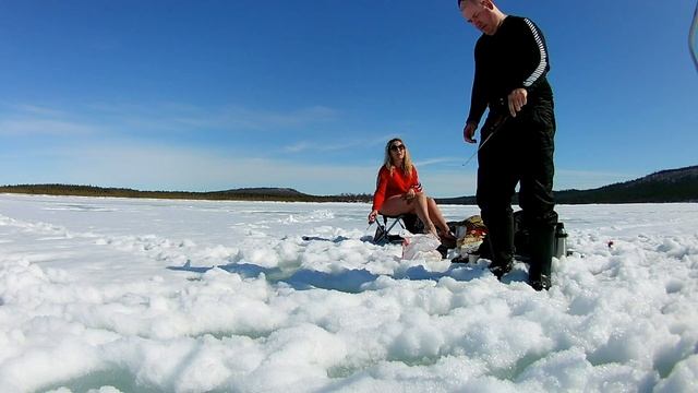 100 вёрст ради окуня. 25 мая загораем во льдах. смотреть онлайн