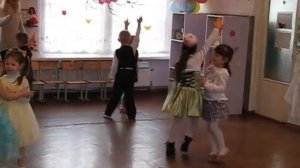 Открывайте шире двери - просыпайтесь птицы звери - танец на утреннике