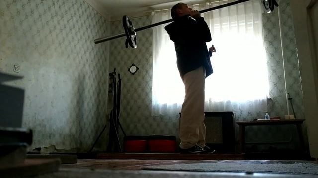 One hand clean and jerk 40 kg olympic bar/толчок одной рукой 40 кг смотреть онлайн