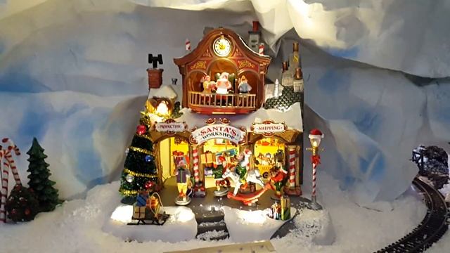 Lemax - Santa's Workshop (35558) in de kerstshow van Aralia! смотреть онлайн