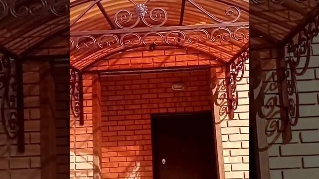 Козырёк на 2 опорах.