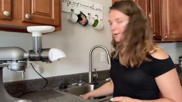 Review/Tutorial of Masticating Juicer Attachment for KitchenAid Mixer | Non-Sponsored смотреть онлайн