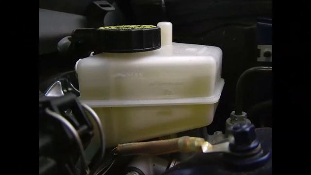 How to Check the fluid levels on the Mercedes-Benz C-Class 2000 to 2007 смотреть онлайн