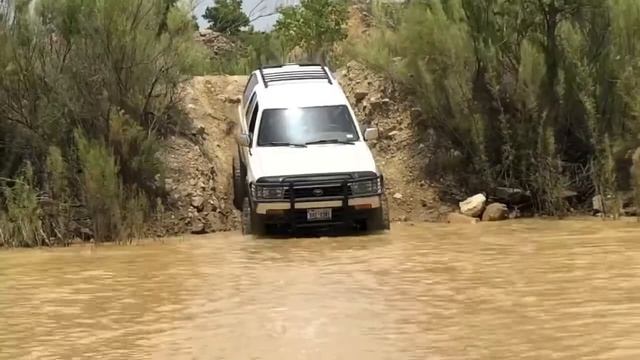 1994 4Runner Off Roading смотреть онлайн