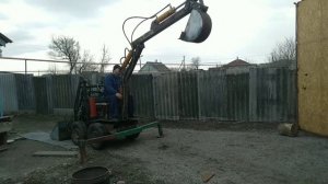 Самодельный мини экскаватор погрузчик бортоповоротный первый пуск