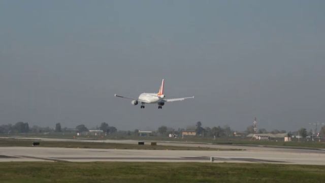 Germanwings landing BLQ bologna airport смотреть онлайн