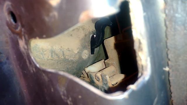 2° Vídeo: Troca do puxador da porta do Ford Fiesta 2001. смотреть онлайн