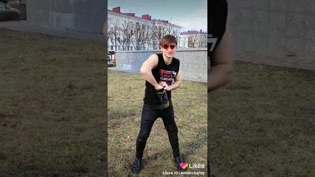 Фокус парня в обтягивающих штанах ,? надо в просторных штанах смотреть онлайн