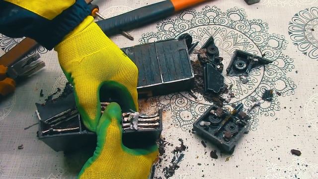 Свинец. Разбираем аккумуляторную батарею для ИБП. смотреть онлайн