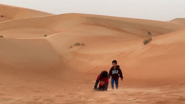 Empty Quarter - Velasquez' Children's Playground смотреть онлайн