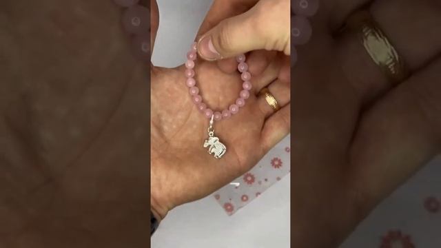 Браслет из розового кварца с подвеской слон смотреть онлайн