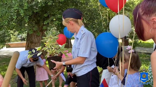 В Астраханской области День семьи отметили открытием аллеи регионального УМВД Росс смотреть онлайн
