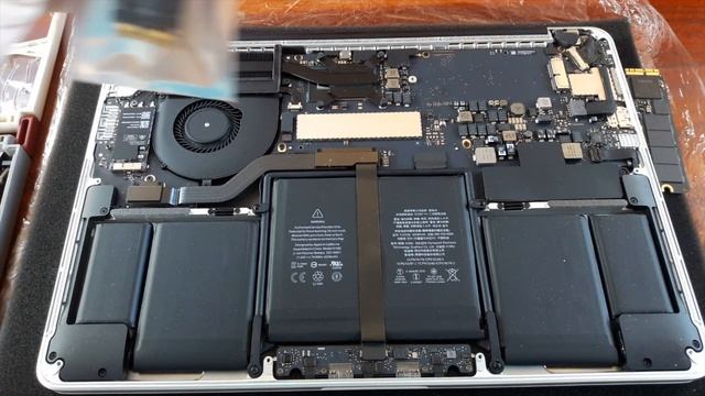 วิธีการเปลี่ยน SSD Macbook Pro ปี 2015 13 นิ้ว смотреть онлайн