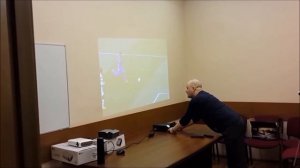 Увеличения яркости изображения, создаваемого ультакороткофокусным проектором