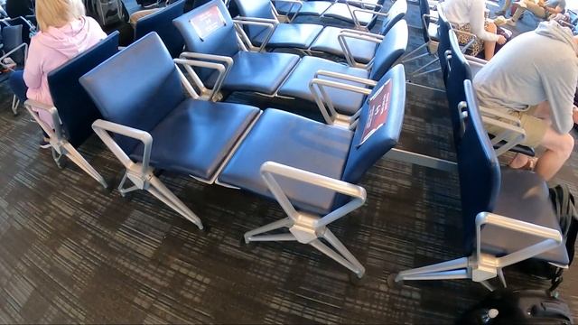 Flying from Toronto, Canada to Cancun, Mexico | YYZ to CUN Flying Tips 2022 смотреть онлайн