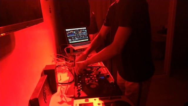 PODCAST ROOM DJ SET #01 FELTZ смотреть онлайн