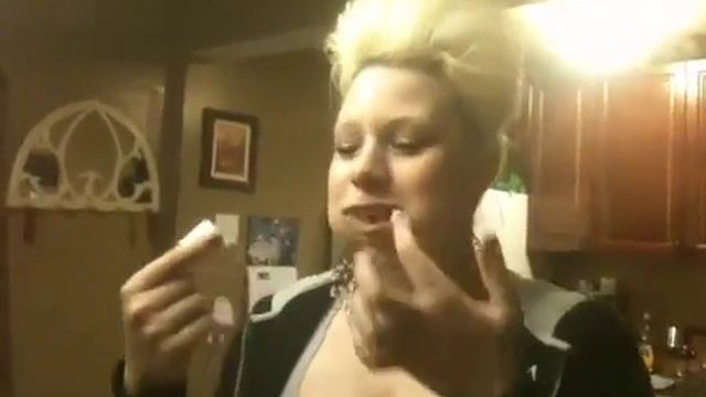 Sam plays the Chubby Bunny Game смотреть онлайн