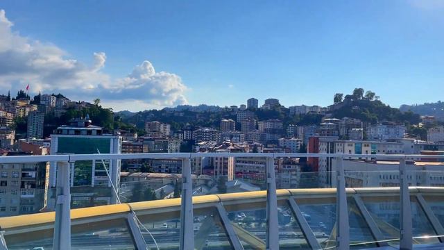 Ризе, Турция. Музей чая, смотровая площадка, вид на город и Черное море. смотреть онлайн