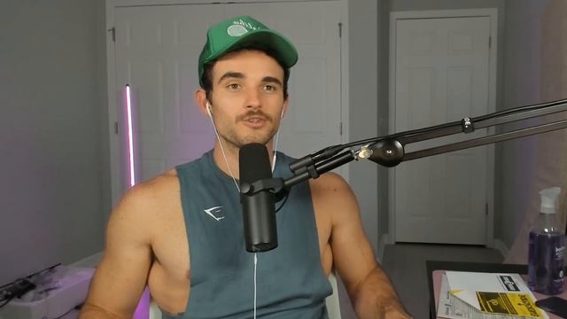 I Watched Every YouTuber Apology Video смотреть онлайн